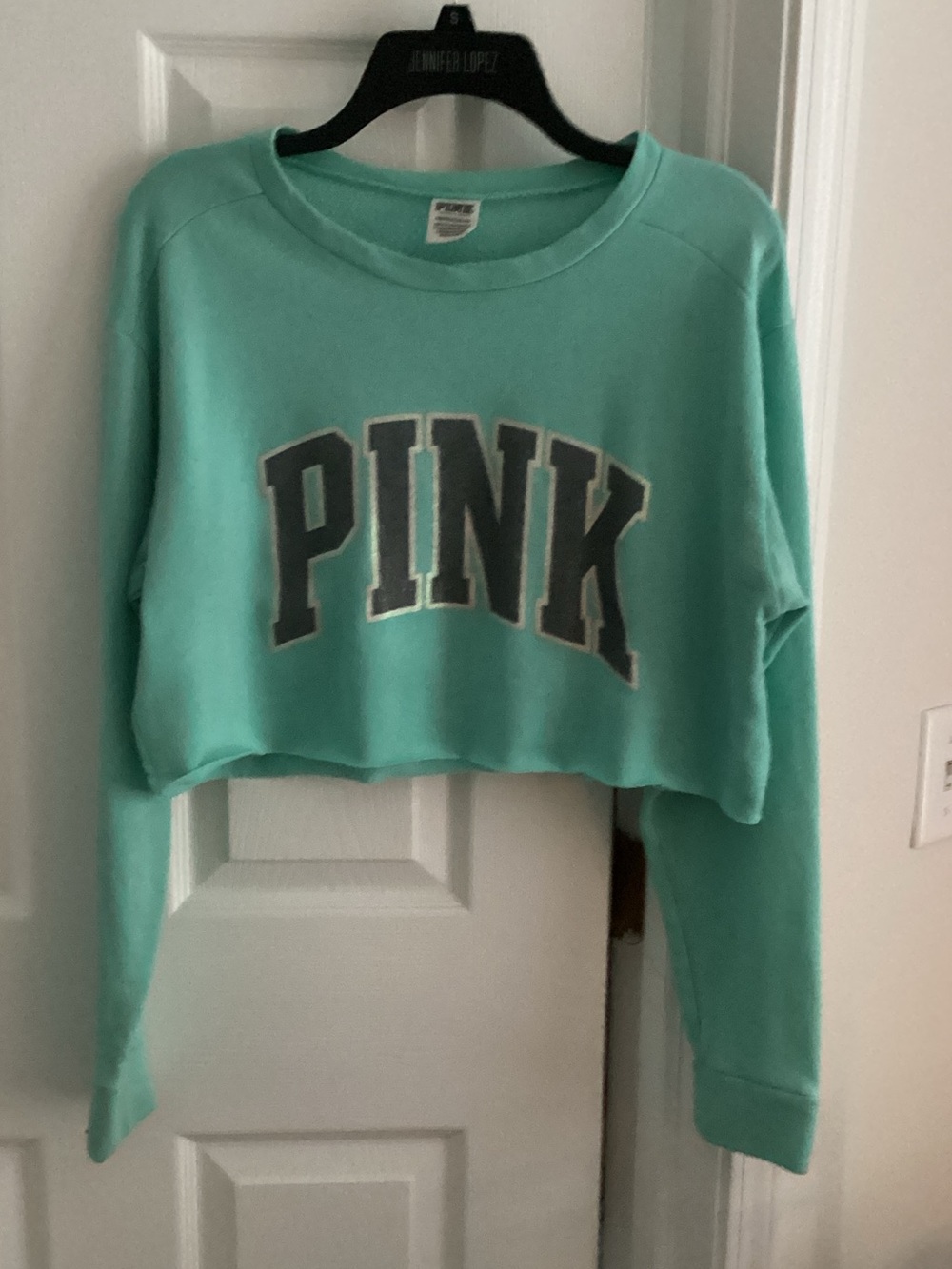 shimmer logo crop vs pink sweat tee